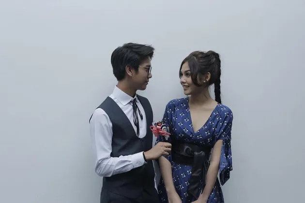 Iqbaal Ramadhan &amp; Vanesha Prescilla - DILAN 1990