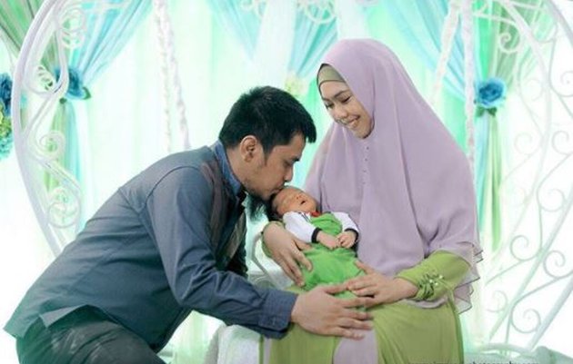 TAK INGIN MENUNDA, OKI SETIANA DEWI GELAR AQIQAH ANAK 