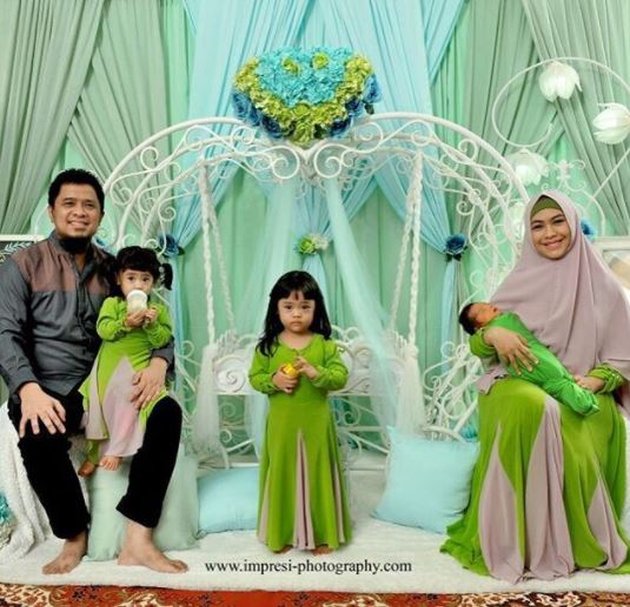 TAK INGIN MENUNDA, OKI SETIANA DEWI GELAR AQIQAH ANAK 