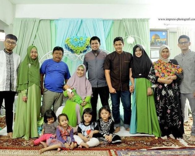 TAK INGIN MENUNDA, OKI SETIANA DEWI GELAR AQIQAH ANAK 