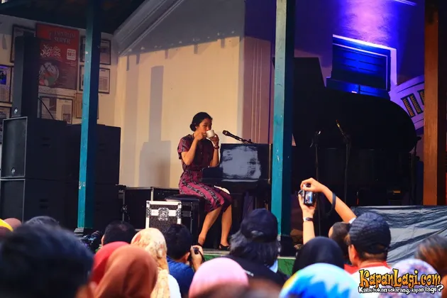 Cantik dan berbakat, Leilany Hermiasih, atau yang dikenal dengan Frau menjadi salah satu sorotan utama di Ngayogjazz 2014.