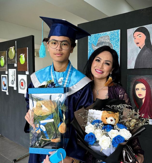 Not Inferior Handsome From His Brother, 10 Portraits of Raoul Salim Ferry Salim's Youngest Child - Just Graduated
