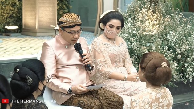 Unable to Hold Back Tears, Here are 10 Portraits of Anang Hermansyah's Tears on Aurel's Siraman Moment - Ready to Let Go of His Beloved Daughter