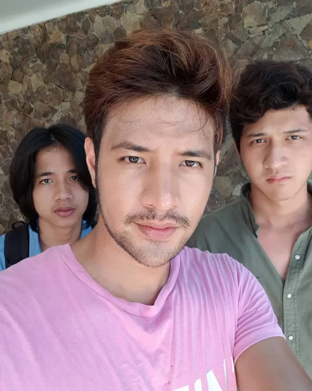 Aditya Zoni dan Pacar