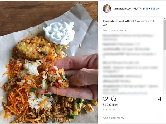 Tamara Bleszinsky makan di warteg