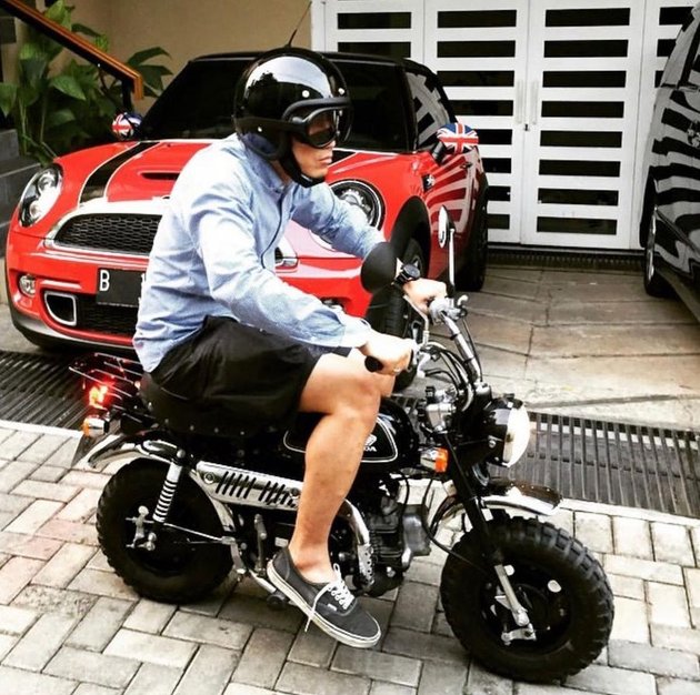 Looking Handsome and Manly, Here are 8 Photos of Celebrities with Their Unique Motorcycles