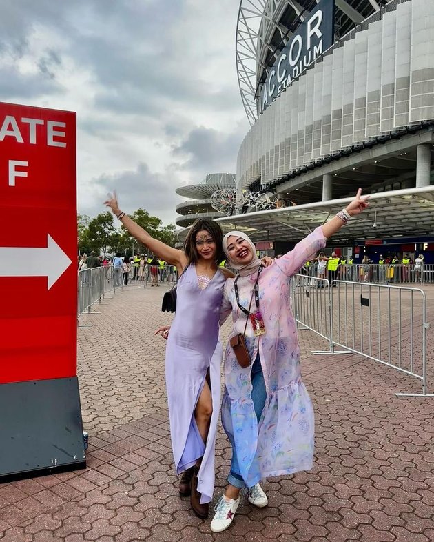 Display All Out, Here's a Series of Photos of Acha Septriasa Watching Taylor Swift's Concert in Sydney - Beautiful in a Lilac Dress