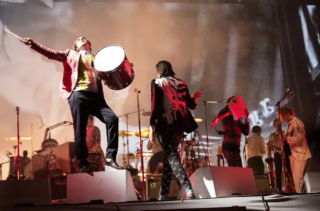 penampilan seru Arcade Fire