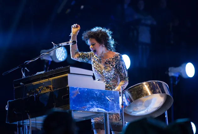 penampilan seru Arcade Fire