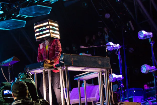 penampilan seru Arcade Fire