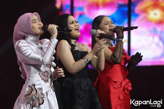 April DA7 tampil bersama Lesti.