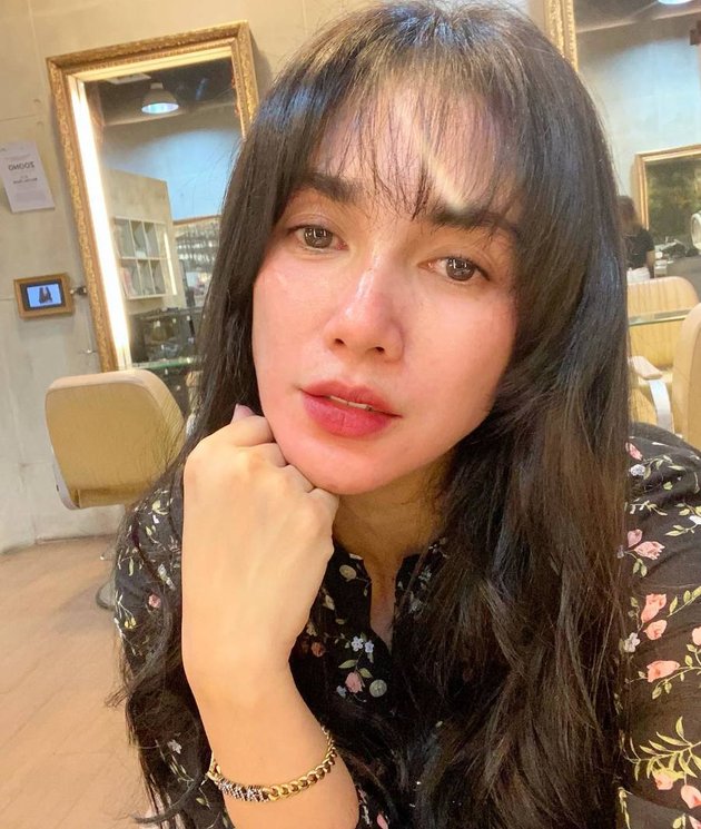 Looking Fresh with Bangs Hairstyle, 8 Pictures of Ussy Sulistiawaty Praised Like a Teenager - Doesn't Look Like a Mother of 5 Children
