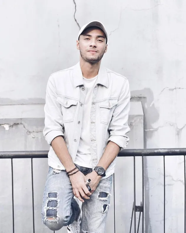 Style simple Refal Hady