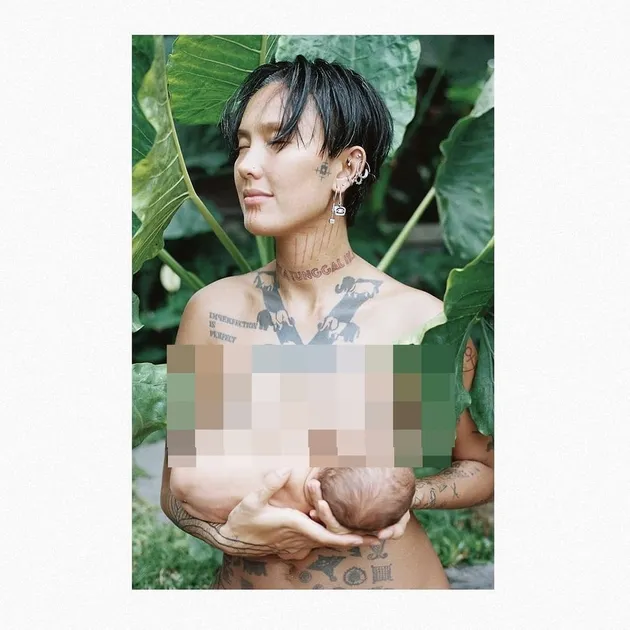 Fahrani foto telanjang nyentrik tato