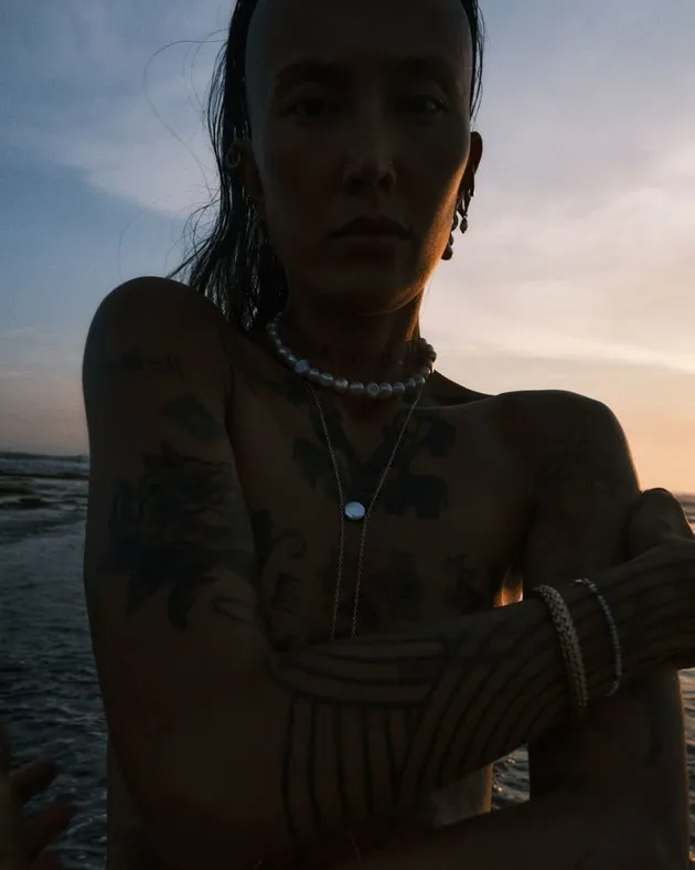 Fahrani foto telanjang nyentrik tato