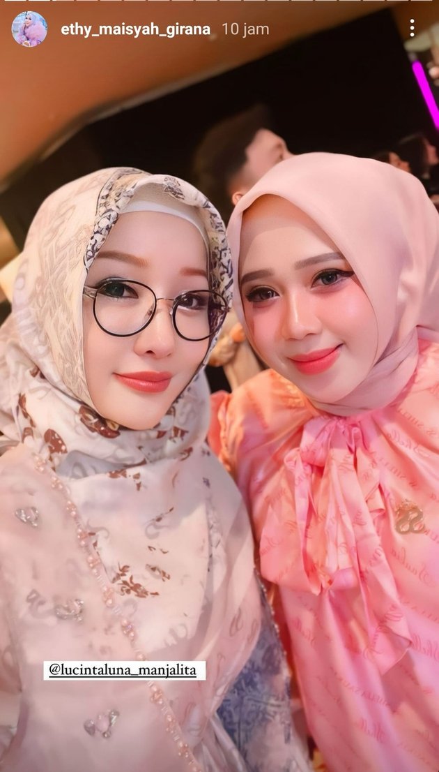 Displaying Motherly Side, 8 Photos of Lucinta Luna Wearing Hijab - Selfie with Aurel Hermansyah to Zaskia Gotik