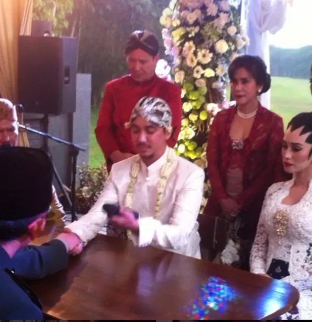 TAMU DEKORASI DETAIL PERNIKAHAN KONSEP JAWA ALEXANDRA tamu dekorasi detail pernikahan konsep jawa alexandra gottardo