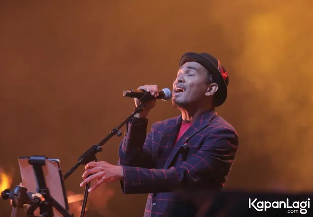 Di penghujung konser, Yovie mendapatkan trophy sebagai 'tanda mata'. Konser ini sendiri disiapkan selama kurang lebih 4-5 bulan.