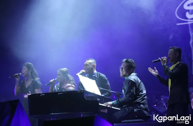 Dalam konser ini Glenn juga membangkitkan kepedulian penonton perihal gempa Sulawesi Tengah. Ia mengenakan pita hitam tanda berduka atas bencana alam ini.