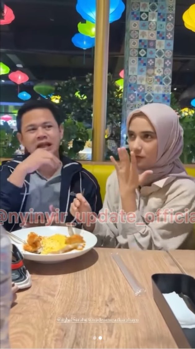 Still Shy! 8 Photos of Nadya Mustika Eating Together with Her Lover - Already Making a Wedding Dress?