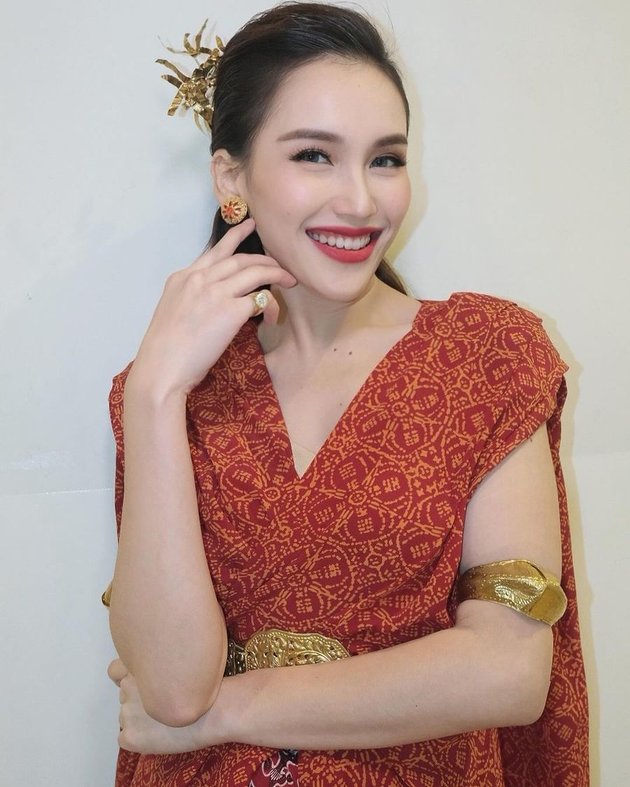 Leave the Korean Style Costume, Here are 8 Pictures of Ayu Ting Ting Looking Beautiful in Indonesian Traditional Clothing - Called Like Nawang Wulan 