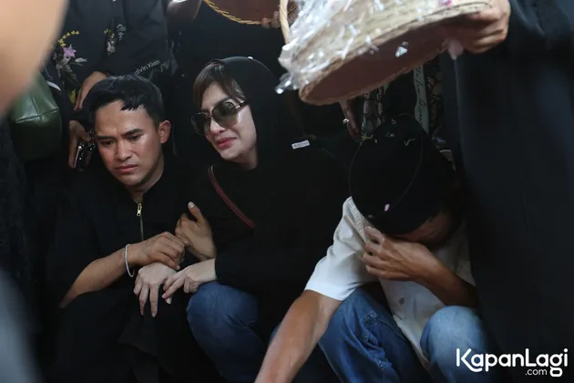 Anwar BAB menangis kenang kebaikan Mpok Alpa