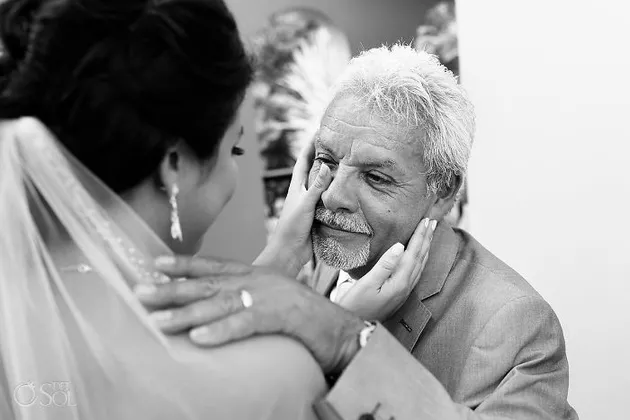 Wajah Ayah Saat Melihat Putrinya Jadi Pengantin