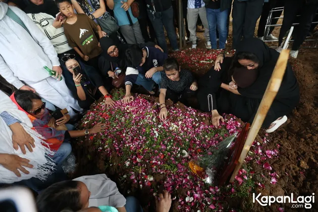 Kuburan Mendiang Gary Iskak