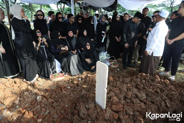 Kondisi Makam Ibunda Olla Ramlan