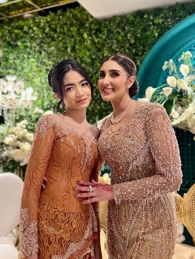 Tania Nadira bersama anak