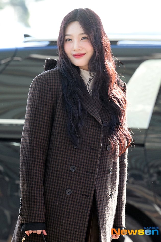 Without Seulgi, Red Velvet's Airport Departure Photo to Indonesia Wearing Winter OOTD