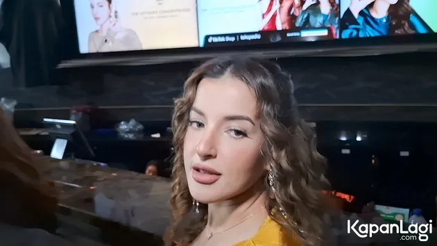 Tasya Farasya Tampak Samping
