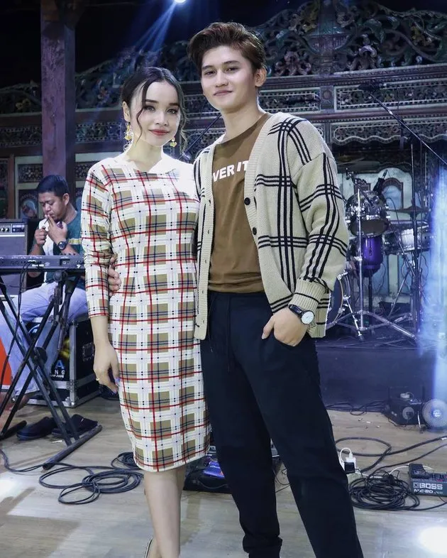 Tasya Rosmala Putus Fikry