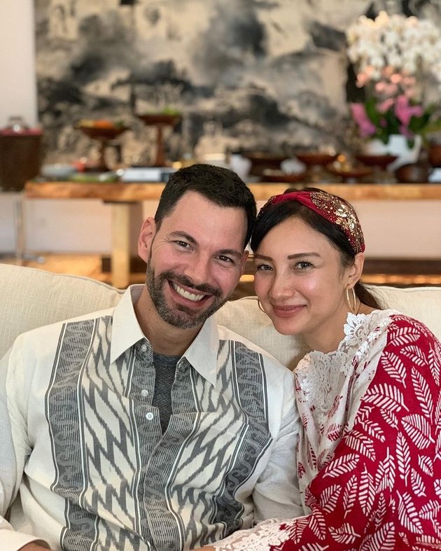 Tata Cahyani and Bobby Tonelli Still Affectionate, Happy Without Getting Married Despite Years of Dating