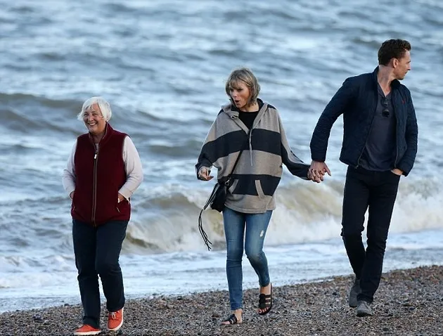Taylor Swift Bertemu dengan Ibu Tom