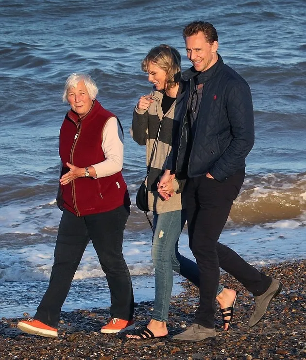 Taylor Swift Bertemu dengan Ibu Tom