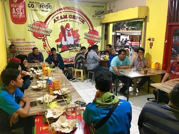 ayam gepuk, ayam gepuk pak gembus, foto unik, foto aneh