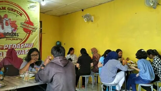 ayam gepuk, ayam gepuk pak gembus, foto unik, foto aneh