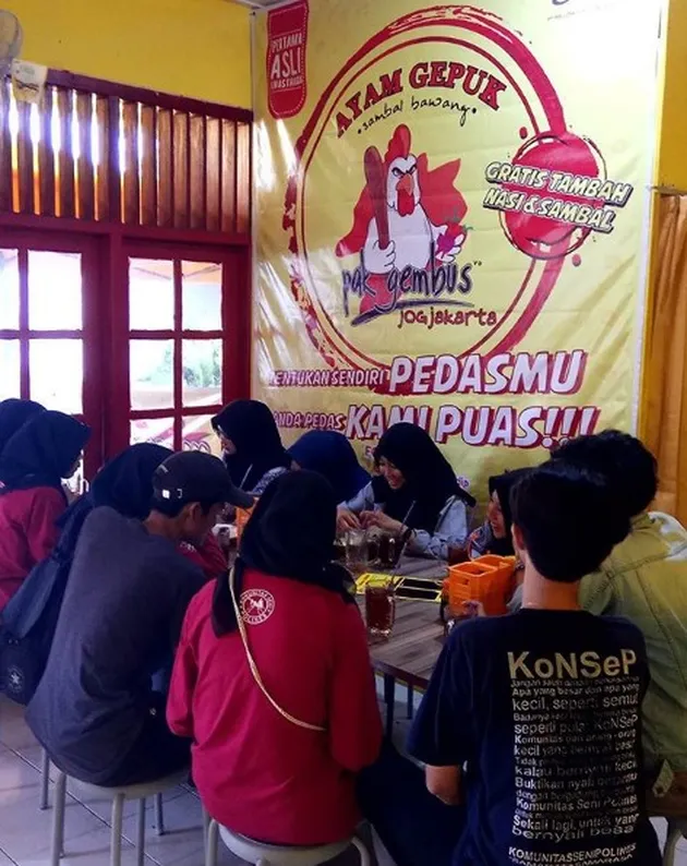ayam gepuk, ayam gepuk pak gembus, foto unik, foto aneh