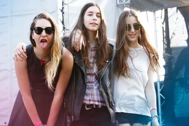 Haim masih jadi favorit di mana-mana. Album mereka yang berjudul IF I COULD CHANGE YOUR MIND berhasil masuk dalam Shazam dan layak untuk direkomendasikan pada teman-teman kalian.