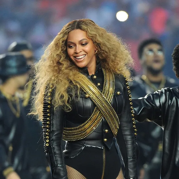 Seleb Beri Beasiswa Pendidikan