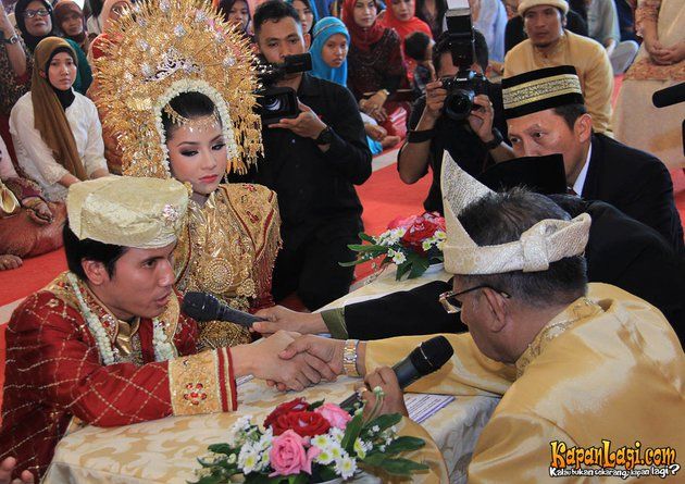 Threatened to Only Be a Memory, Here are 20 Photos of Desta & Natasha Rizky's Wedding with Padang Customs - Visited by Vincent & Tora Sudiro
