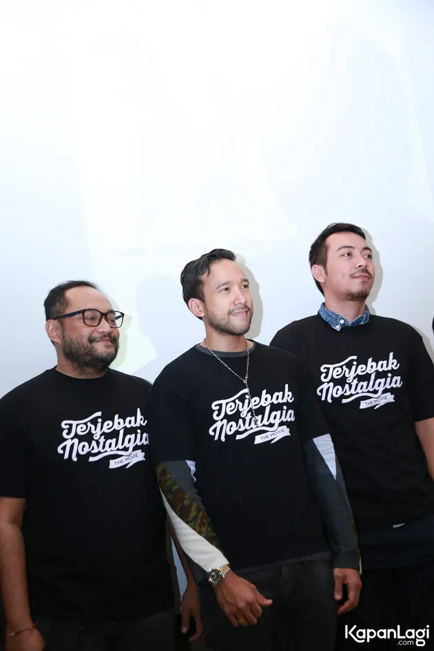 TERJEBAK NOSTALGIA