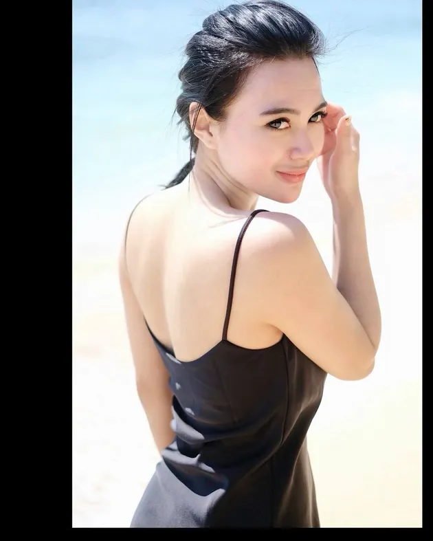 Wika Salim Punggung Mulus