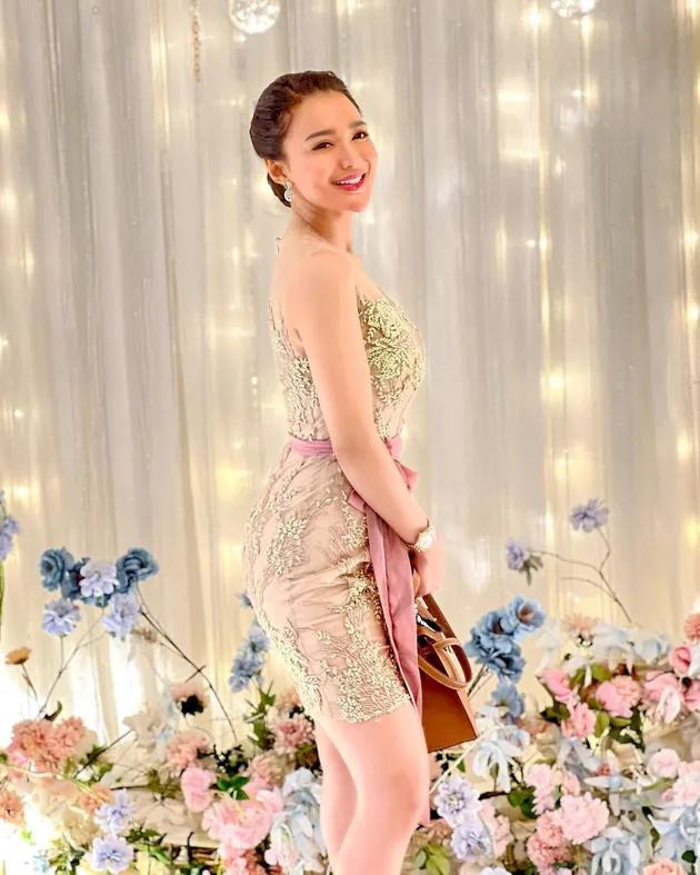 Wika Salim Punggung Mulus