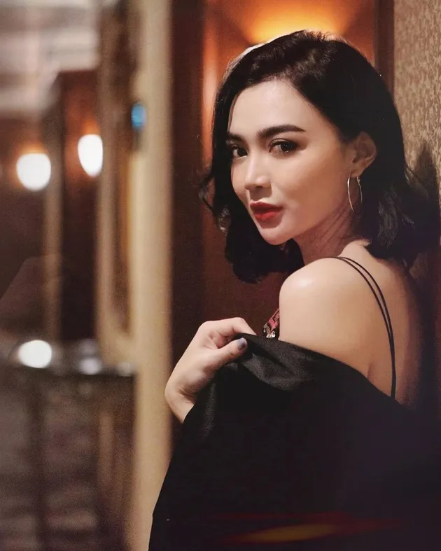 Wika Salim Punggung Mulus