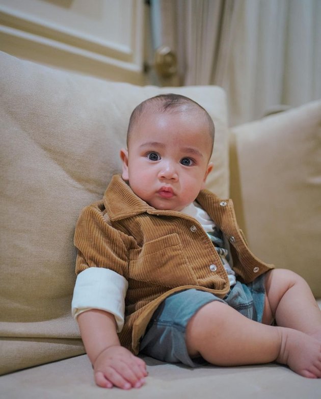 Born Handsome, Peek at 8 Pictures of Rayyanza who is Now Called Cipung - So Adorably Dumbfounded Expression