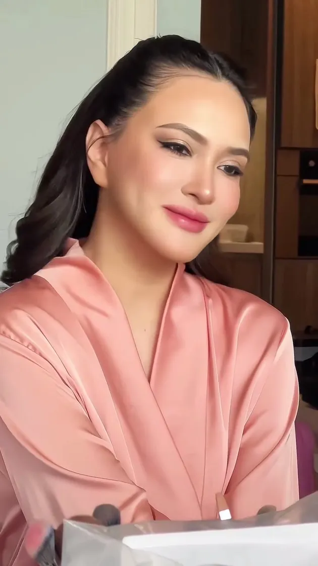 Penampilan cantik Shandy Aulia