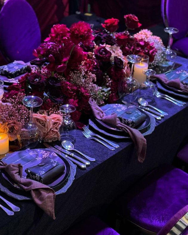 Turns Out Held in Outdoor Tent, Here are 8 Pictures of BCL's Luxurious Wedding Reception with the Nuance of Italian Opera - Each Table is Equipped with a Fan