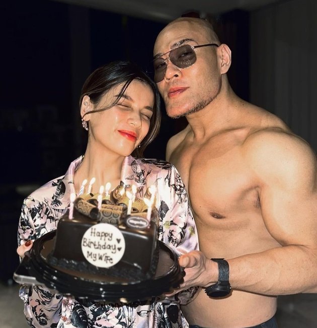 16-Year Age Difference, 8 Photos of Deddy Corbuzier and Sabrina Chairunnisa's Romance